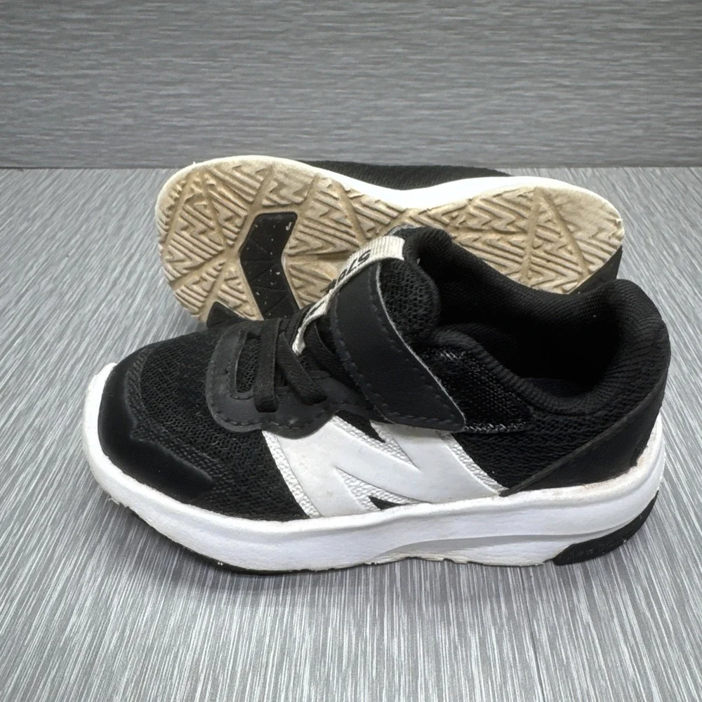 New Balance 578v1 Toddler Sneakers Black White Size 7 Hook Loop Tennis Shoe‎
